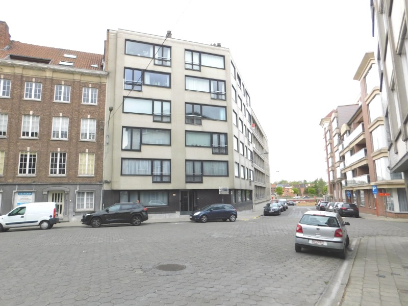 Gerenoveerd appartement in hartje Kortrijk met terras! - foto 1