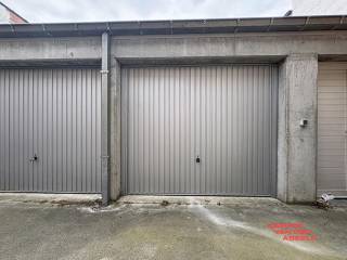 In het hartje van Brugge bevindt zich deze ruime garagebox.De garage is goed toegankelijk en biedt voldoende ruimte voor een voertuig.Dankzij de...