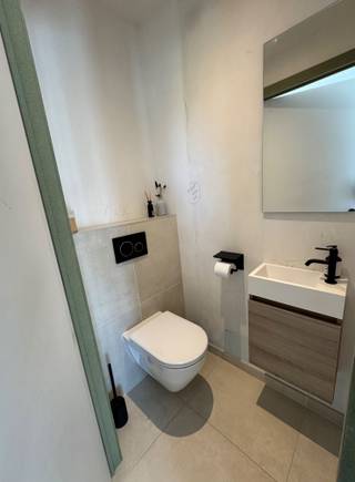 —> te koop gelegen op de kruising Dorpstraat/Hof Ter Elstlaan in het rustige en pitoreske Elversele.✅ 115m2 groot in Duplex vorm✅ 3 slaapkamers✅ 2...