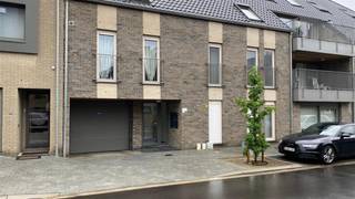 Ondergrondse parkeerplaats, genummerd 19. U kan uw auto veilig achterlaten vermits deze autostaanplaatsen zijn afgesloten met een sectionale...