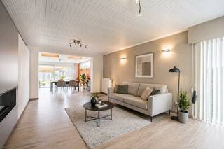 Instapklare woning te koop in Aalst met zeer goede ligging dichtbij centrum, openbaar vervoer en autostrade.Deze woning biedt op het gelijkvloers een...