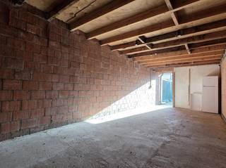 Op dit perceel gelegen in tweede lijn in de Bavikhoofsestraat in Kuurne vinden we een opslagplaats/atelier, een vrijstaande garage en een...