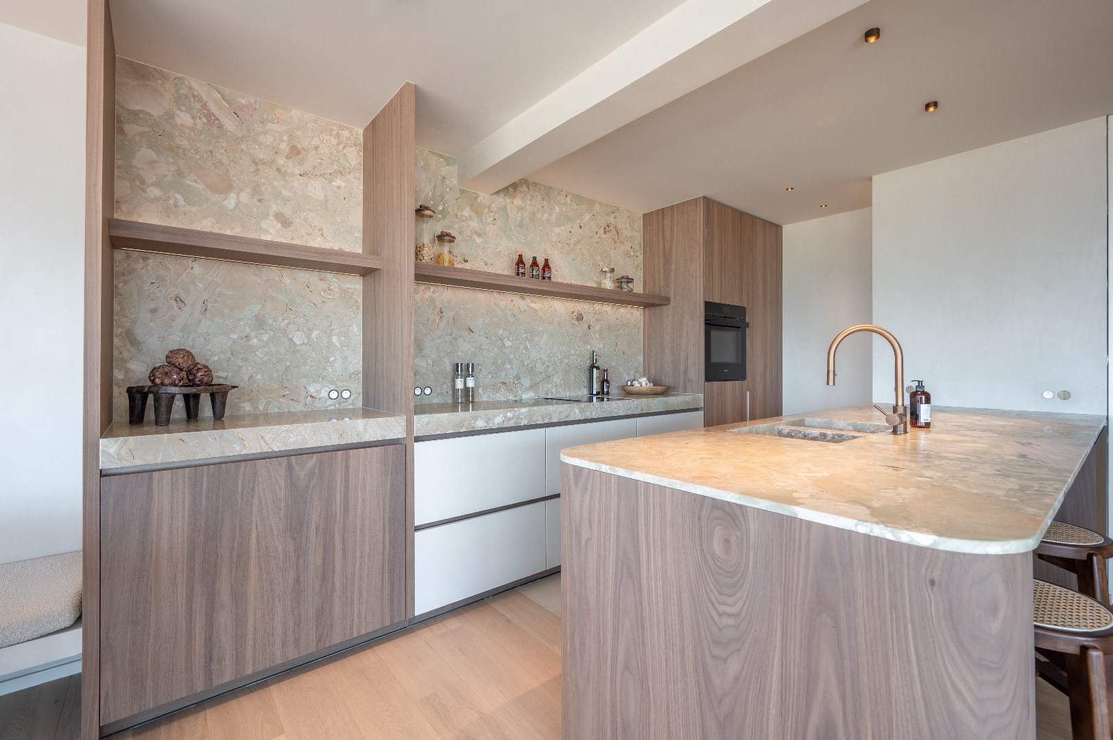 Luxueus gerenoveerd hoekappartement met terrassen en frontaal zeezicht - foto 5