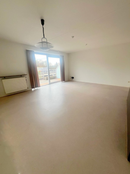 ZEER RUIME SERVICEFLAT MET RUIME  SLAAPKAMER EN ZEER GROOT TERRAS - foto 5