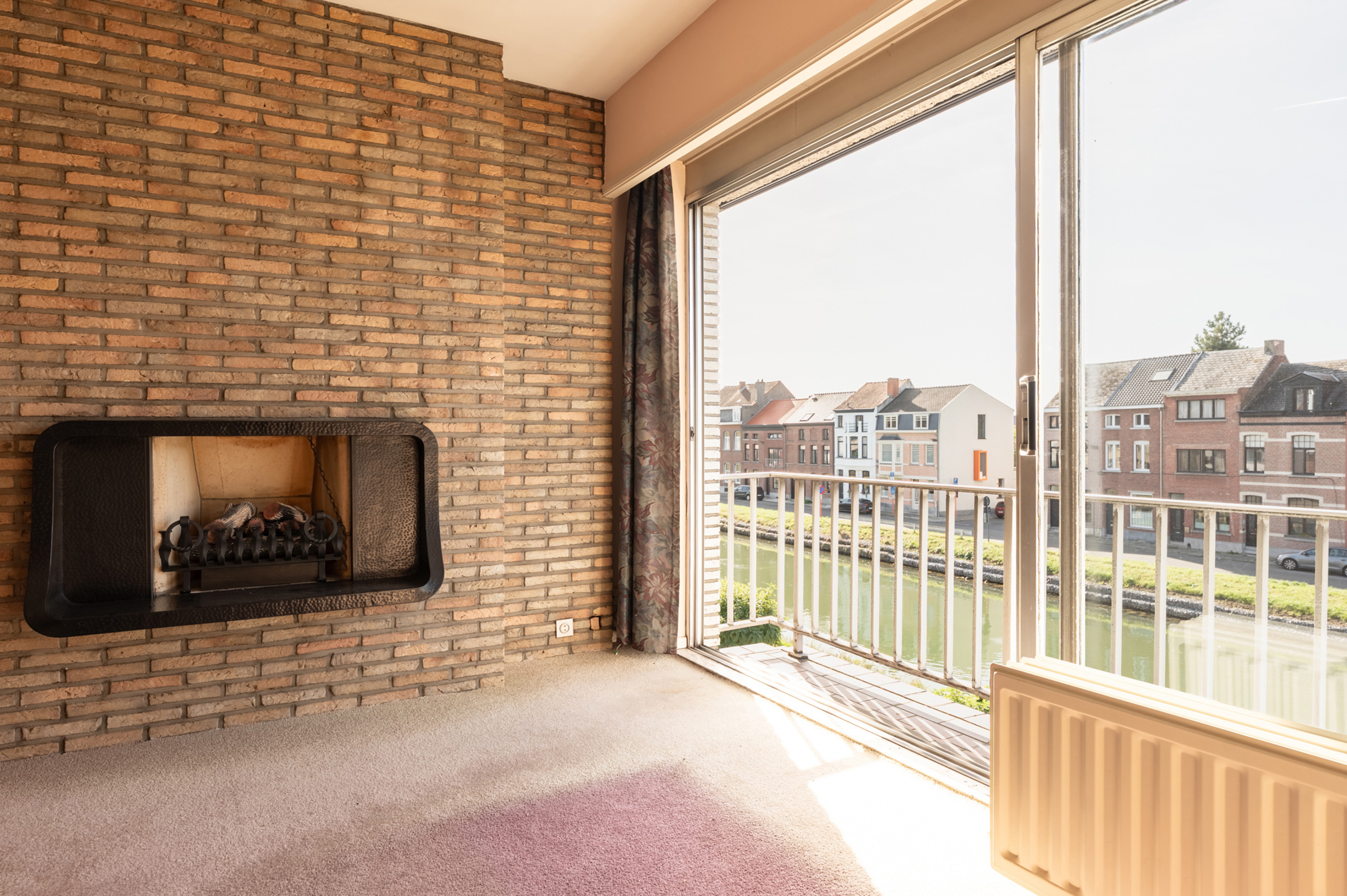 TOPLOCATIE AAN HET WATER!  Te renoveren appt 2 slpk + garage - foto 4