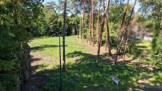 Rustig en residentieel gelegen perceel bouwgrond van 18 are 22 ca voor open bebouwing. Zuid-west georiënteerd. Vlakbij wandel-natuurgebied Kruisheide...