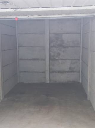 <p><span>Garagebox te huur gelegen Moleken 44 te Sint-Niklaas. Huurprijs: € 65/maand.</span></p>