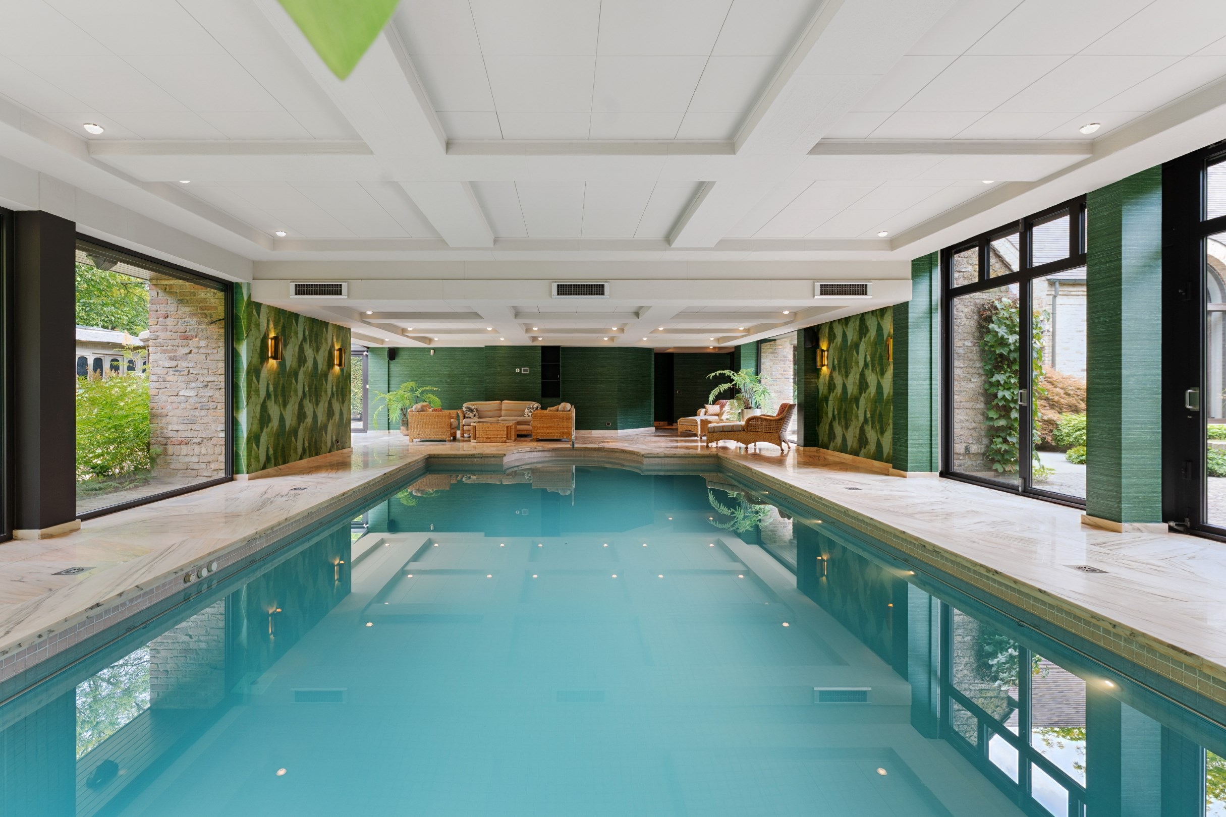 Villa exclusive en emplacement de premier choix sur 6 534m². - photo 4