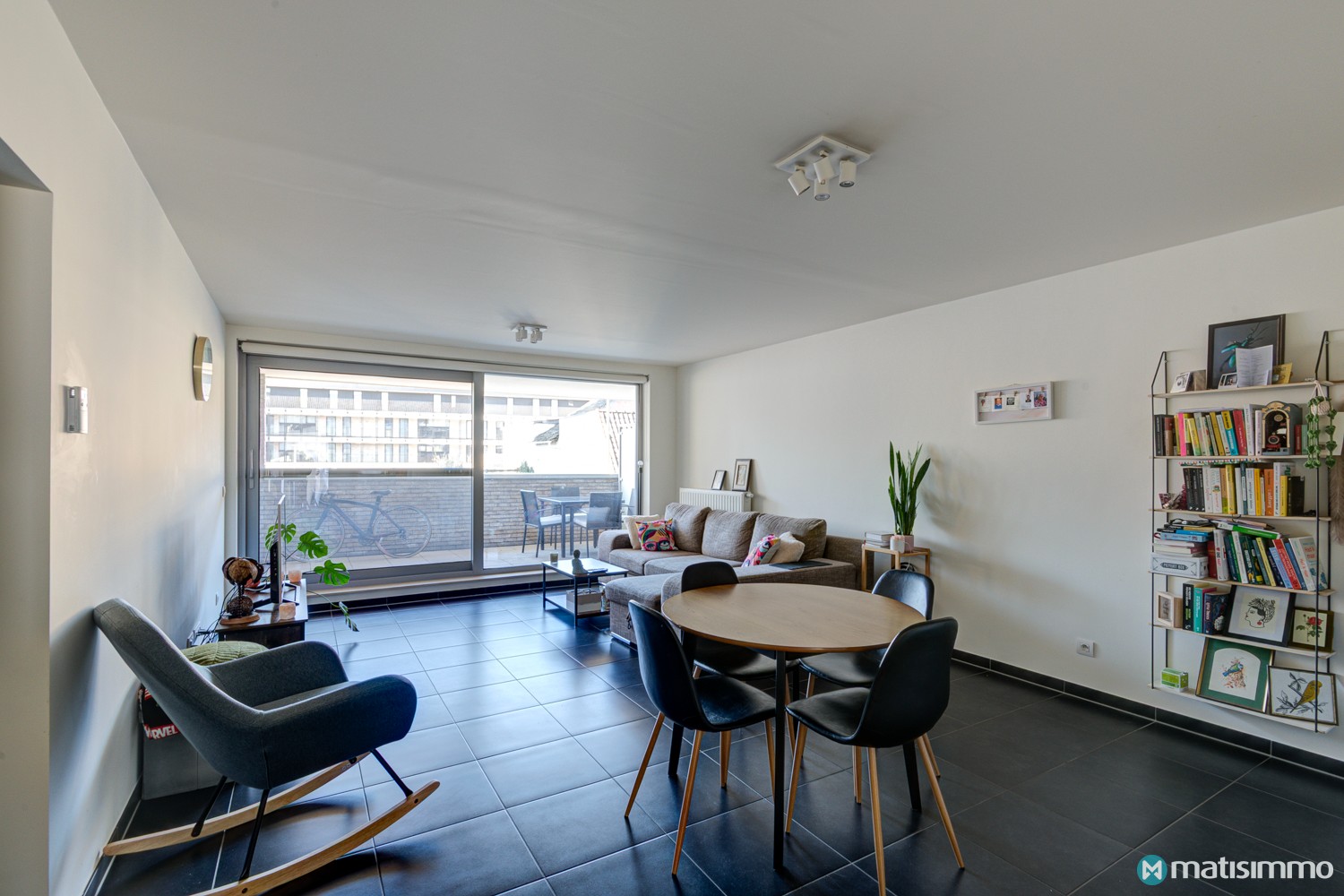 INSTAPKLAAR APPARTEMENT MET 2 SLAAPKAMERS EN AUTOSTAANPLAATS IN HET CENTRUM VAN BILZEN - foto 4