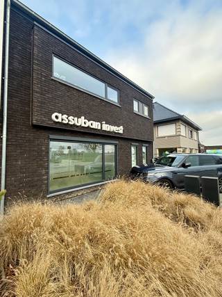 ERPE MERE - Kantoorruimte op interessante ligging!Dit kantoor is gunstig gelegen langs een drukke verbindingsweg tussen Aalst en Gent, wat zorgt voor...