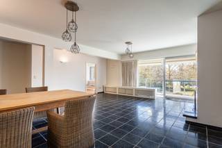 Dit prachtige 2 slaapkamer appartement is gelegen op de hoek van de PATIO DONK op de eerste verdieping. Het is een ruim appartement met...