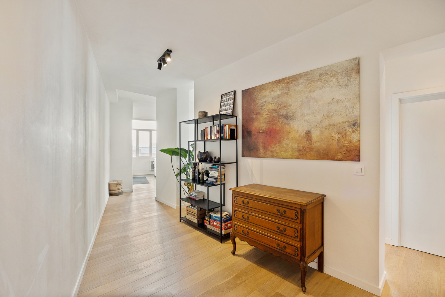 Vernieuwd ruim 2-slpk appartement met panoramisch zicht - foto 5