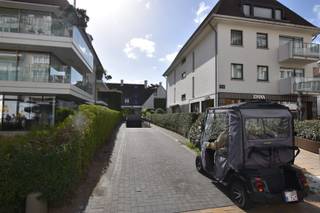 Garagestaanplaats in de residentie Val Joly op de verdieping -2.Afmetingen 196 x 445Hoogte 1m88Contacteer ons voor meer informatie 050 63 20 41...