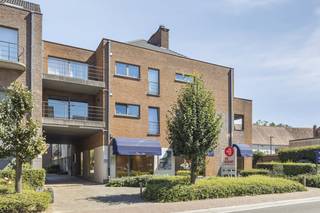 Ontdek dit prachtig gerenoveerde en multifunctionele handels- of kantoorruimte van ca. 200 m², ideaal gelegen vlak bij het centrum van...