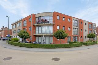 Uitstekend gelegen bestaand appartementsgebouw gebouwd in 2011.Het gebouw is gelegen in het bruisende centrum van Lubbeek recht tegenover de kleuter...