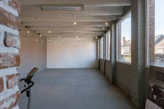 Deze unieke eigendom, gelegen op een strategische locatie vlak bij het centrum van Brugge, onderscheidt zich door haar indrukwekkende oppervlakte...