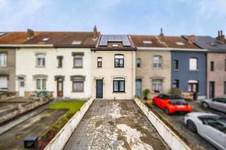 Immo Pické biedt U deze gunstig gelegen woning aan gelegen in de nabijheid van winkels, scholen, openbaar vervoer en de belangrijkste verbindingswegen. Deze woning bestaat uit een inkomhal, een woonkamer, een eetkamer, een keuken, een toilet, een wasplaats/berging, een nachthal, 2 slaapkamers en een inrichtbare zolder bereikbaar met een vaste trap. Aanwezigheid van een kelder.<br />Voor de woning bevinden zich 2 open autostaanplaatsen en achter de woning een ruime tuin.