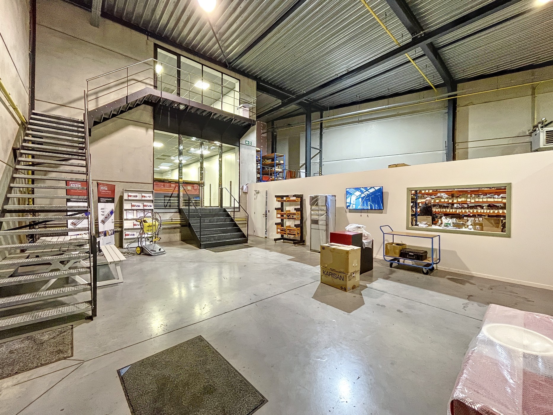 Bedrijfsgebouw met magazijn 1.270m² en kantoor 450m² vlak aan E17 te Waregem - photo 4