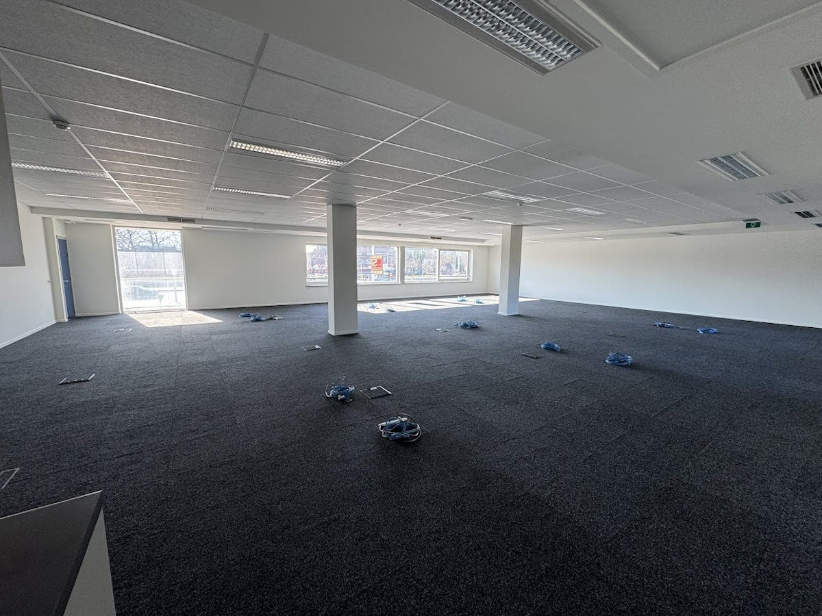 Modern en centraal gelegen kantoor in Brugge, aan de Dampoort - foto 4