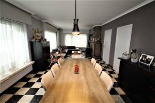 Deze kwalitatieve en verzorgde woning met 205 m² bewoonbare oppervlakte bevindt zich op de verbindingsweg Waregem–Tielt, op fietsafstand van...