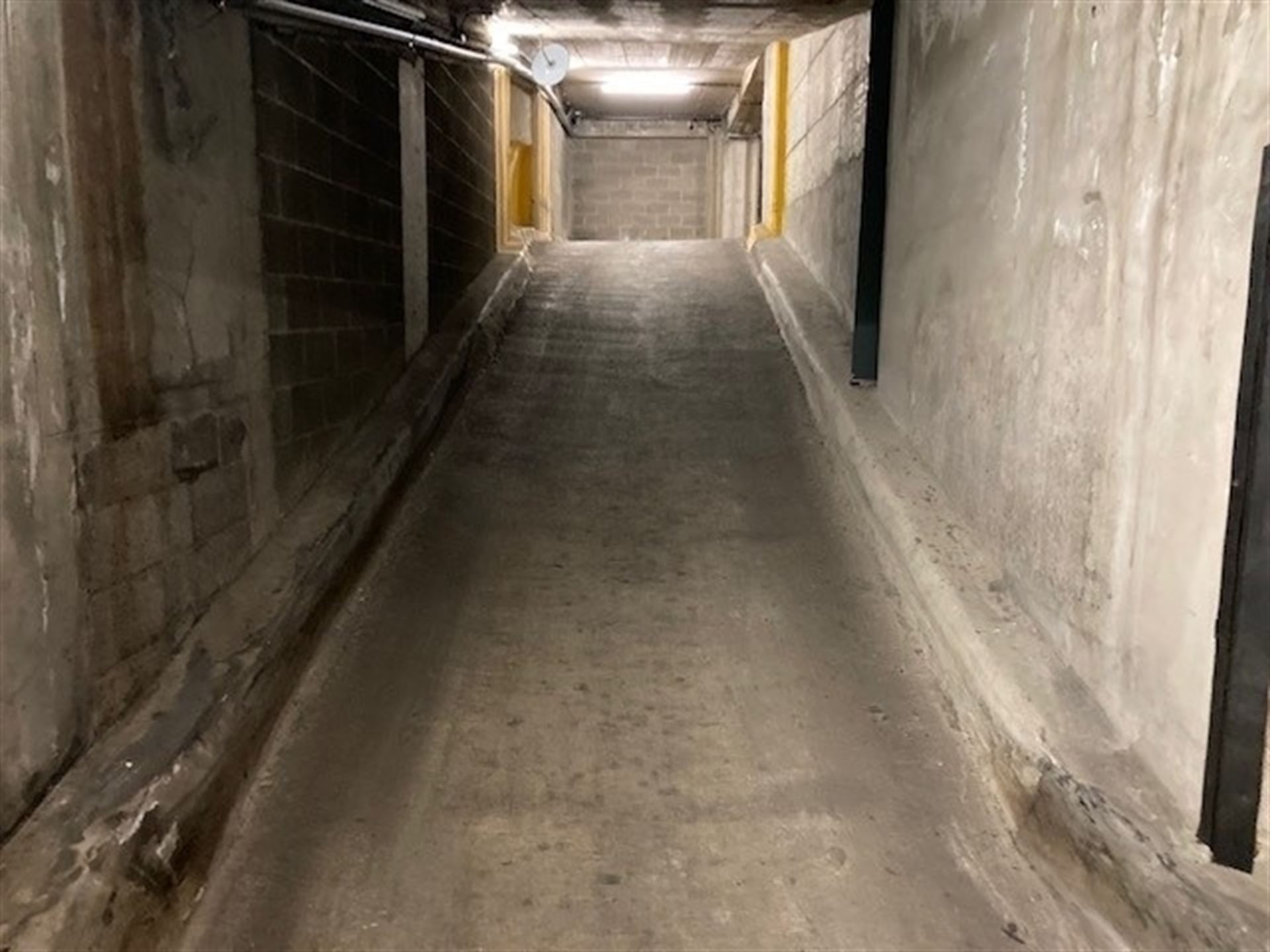 Parkeerplaats voor kleine auto - EU Wijk  - foto 4