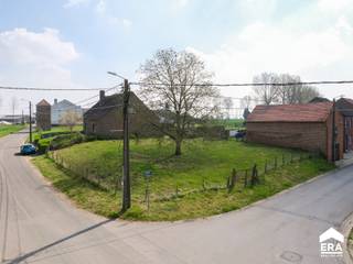 In het groene en rustige Rutten, een deelgemeente van Tongeren, vinden we deze ruime bouwgrond op een perceel van 6 are 67 ca terug. De bouwgrond...