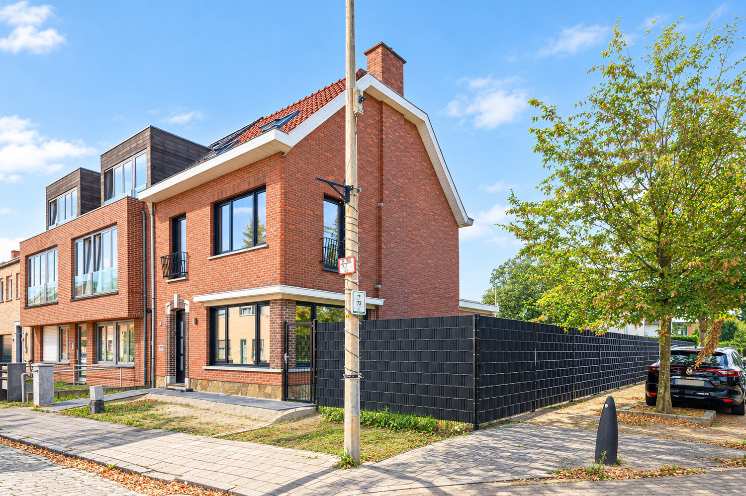 INSTAPKLARE H.O.B. MET 3 SLK, TUIN EN GARAGE NABIJ HET CENTRUM! - foto 1