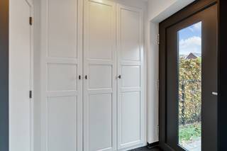 INSTAPKLARE EN SMAAKVOLLE NIEUWBOUWWONING (HOB) MET 5 SLAAPKAMERS, PRIVATE AUTOSTANDPLAATS EN RUIME KELDERBERGING TE GENK (WINTERSLAG)!Deze prachtig...