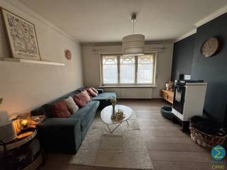 Gezellige en rustig gelegen woning met 2 slaapkamers en tuin in Retie.Indeling: inkomhal, afzonderlijk toilet, woonkamer op parketvloer, eetkamer,...