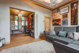 Prachtige burgerwoning met 3 slaapkamers, bureau, badkamer met inloopdouche, volledig ingerichte studio (met keuken en badkamer), Italiaanse tuin, ...(Energielabel B, zonnepanelen, elektriciteit goedgekeurd...)