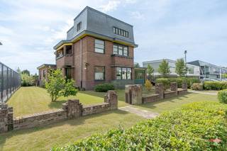 Een huis waar wij even stil van worden.Zo’n meesterwerk dat ons eraan herinnert waarom wij dus graag doen wat we doen. Niet de zoveelste...