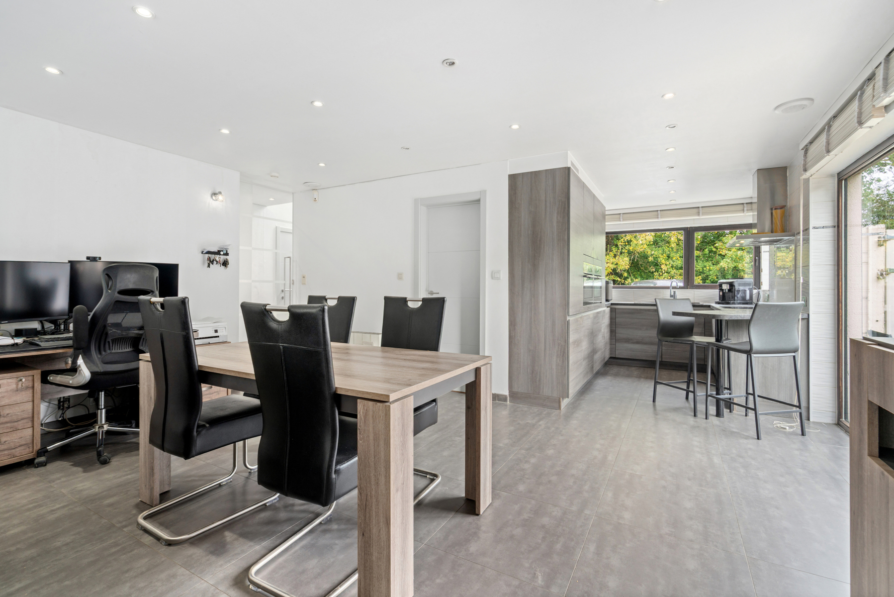 Verzorgde woning met 6 slaapkamers en zonnige tuin. - foto 4