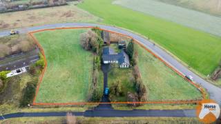 AALTER - Te renoveren bungalow met ruim bijgebouwDroomt u van een vrijstaande bungalow met een bijzonder ruim bijgebouw? Dan is dit een unieke kans...