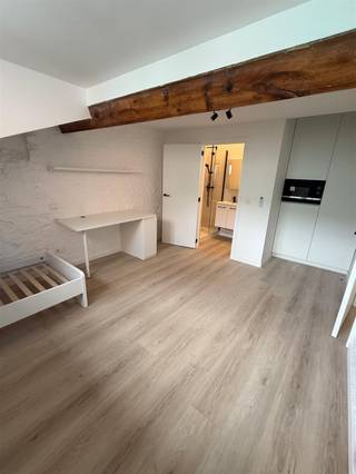 <p><span>For rent: Student room in Kortrijk Doorniksestraat 63</span></p><p><span>Are you looking for a cozy and practical student room in the heart of Kortrijk?<br />Then this room in </span><span>Doorniksestraat 63</span><span>is </span><span> ideal for you!</span></p><p><span>Central location: within walking distance of colleges, university, stores, train station and entertainment venues.<br />Comfortable room with everything you need to study and relax peacefully.<br />Common facilities are well maintained.</span></p><p><span>Address: Doorniksestraat 63, Kortrijk<br />Rent: </span><span>550per month</span><span> (excl. depending on utilities, syndic fees, maintenance of common parts)</span></p><p><span>Perfect for students who like to </span><span> live</span><span>close to </span><span>all facilities</span><span> while staying in a pleasant environment.</span></p><p><span>Interested? Feel free to contact us for more information or a viewing!</span></p><p><span> </span></p>