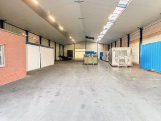 Bâtiment industriel de 2 095 m² sur environ 4 500 m² situé dans la zone industrielle Nijverheidsstraat- Meentak à...