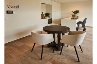 <span>Ontdek Residentie Het Gulde, een uniek en toekomstgericht nieuwbouwconcept waar comfort, duurzaamheid en community centraal staan. Hier woont u niet alleen energiezuinig (E-peil max. 30), maar geniet u ook van een uitzonderlijke leefkwaliteit dankzij een uitgebreid aanbod aan gedeelde faciliteiten.</span><br /><span>Laat u verrassen door de combinatie van kwalitatief wonen en een groene, sociale leefomgeving met onder meer prachtige gemeenschappelijke tuinen, een idyllische zwemvijver, hondenweide, co-working space en vergaderruimte, fitnessruimte, deelauto en leenfietsen.</span><br /><span>Residentie Het Gulde is gelegen in het centrum van Weelde, op een rustige, autoluwe locatie midden in het groen. Toch bevindt u zich op wandelafstand van werkelijk alle voorzieningen: scholen, winkels, sporthal, zwembad, gemeentehuis, supermarkt, bakker, slager en meer. Daarnaast geniet u van een vlotte verbinding naar Turnhout en Tilburg, zowel met de wagen, bus als fiets.</span><br /><span>Wonen op uw maat!</span><br /><span>De appartementen zijn beschikbaar met 1, 2 of 3 slaapkamers en zijn doordacht ontworpen met oog voor comfort en licht met een volledig geïnstalleerde keuken met praktische berging, ruime, lichtrijke leefruimte met toegang tot uw terras, apart gastentoilet, moderne badkamer met inloopdouche.</span><br /><span>Ondergronds beschikt u over parkeerplaatsen, privatieve bergingen en ruime fietsenstallingen.</span><br /><span>Duurzaam en toekomstgericht!</span><br /><span>Elke woning is uitgerust met een energiezuinige(E-peil max 30) lucht-water warmtepomp die zorgt voor verwarming via vloerverwarming (geen radiatoren) en warm water. Bovendien is het project volledig gasloos – een slimme investering in de toekomst. Verwachte oplevering december 2027.</span><br /><span>Interesse?</span><br /><span>Wenst u meer informatie of een bezoek ter plaatse?</span><br /><span>Contacteer ons vrijblijvend via 014 70 70 35 en ontdek zelf de troeven van Residentie Het Gulde.</span>
