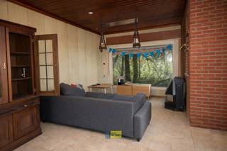 Op te frissen chalet in het bos te EssenLocatie:Deze open bebouwing is gelegen in een groene omgeving in Essen. De woning heeft een bewoonbare...