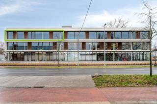 In Zwevegem treffen we deze kantoren vlakbij af- en oprittencomplex E17  ZwevegemKantoorruimte van 195 m2  met zeer vlotte verbinding naar E17 en...