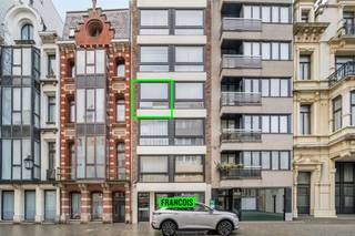 Gelegen nabij het Leopoldpark in het centrum van Oostende, treffen we dit verzorgd en volledig instapklaar appartement aan. Het pand heeft...