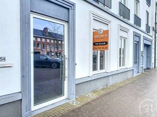 <div>Op zoek naar de ideale locatie voor uw zaak?</div><div></div><div>Dit prachtige handelspand in het hart van het centrum van Westerlo biedt alles wat u nodig heeft!</div><div></div><div>Met een oppervlakte van 122 m² is deze veelzijdige handelsruimte perfect geschikt voor tal van doeleinden, zoals een kledingwinkel, kantoor, schoonheidssalon, vrij beroep en meer.</div><div></div><div>Troeven van dit pand:</div><div><span> </span>•<span> </span>Uitstekende zichtbaarheid: Dankzij de gunstige ligging geniet uw zaak van maximale exposure.</div><div><span> </span>•<span> </span>Comfortabele voorzieningen: Centrale verwarming, een ingerichte keuken en zelfs een douche voor extra gemak.</div><div></div><div>Onmiddellijk beschikbaar !!</div><div></div><div>EPC: A</div><div></div><div>Bent u benieuwd naar deze commerciële ruimte? Contacteer ons voor een bezoek via 016/90 10 21 of info@future-home.be.</div>