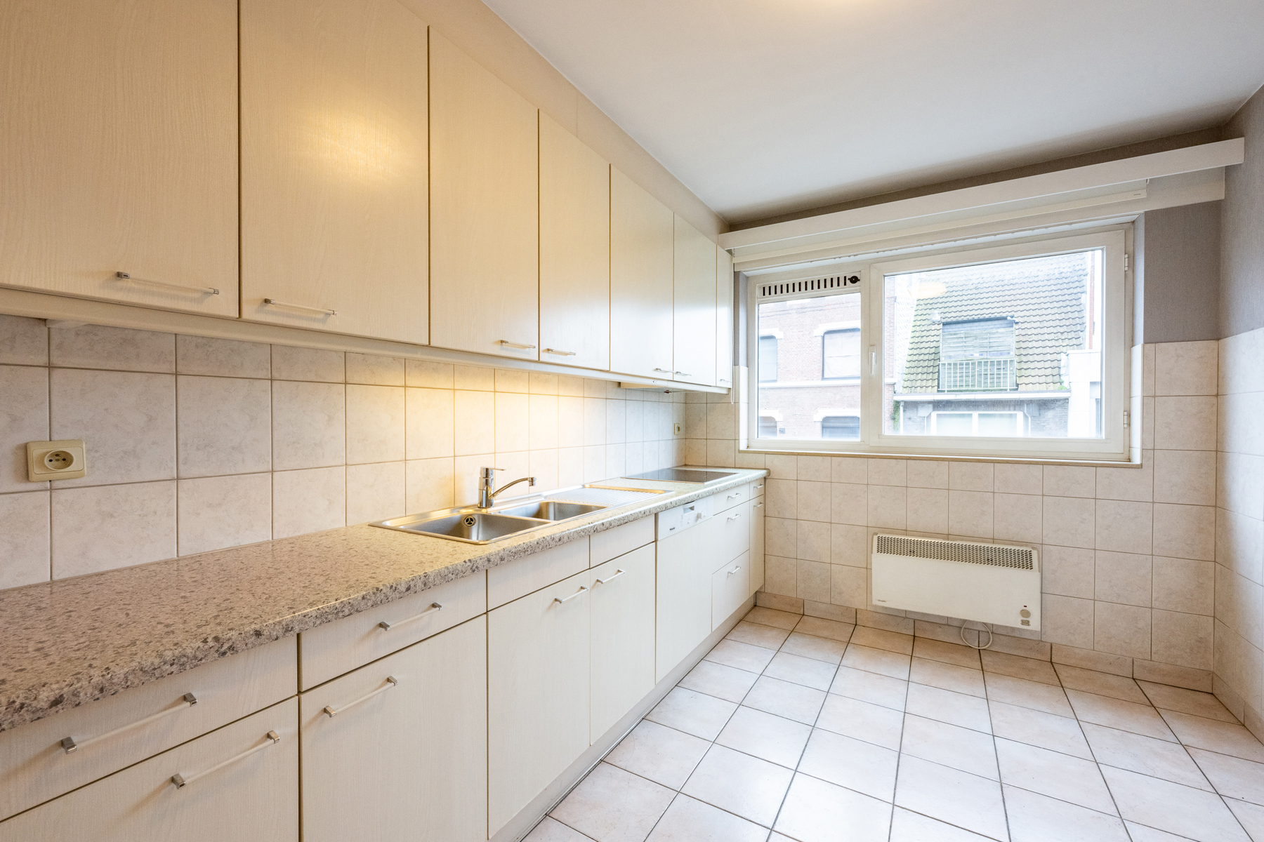 RUIM INSTAPKLAAR 2 SLPKS APPARTEMENT MET AUTOSTAANPLAATS  - foto 4