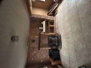 <strong>Houthulst - Woning met 1 slaapkamer en garage te koop.</strong><br /><br /><strong>Indeling:</strong><br />Inkomhal, slaapkamer, woonkamer, keuken, badkamer, apart toilet en garage<br />Zolder (tweede slaapkamer mogelijk mits renovatie)<br /><br />Renovatieverplichting