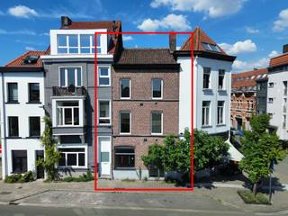 Mobiscore : 9,4/10Située dans un endroit particulièrement calme sur le quai des Tanneurs, à deux pas du parc Baudelo, cette maison multifamiliale...