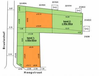 <p><strong>Rustig gelegen bouwgrond voor halfopen bebouwing met vlotte bereikbaarheid</strong></p>

<p>Op zoek naar een mooie bouwgrond om uw eigen woning te realiseren? Deze rustig gelegen bouwgrond biedt de ideale combinatie van rust en een vlotte bereikbaarheid. Dankzij de gunstige ligging zijn belangrijke invalswegen en omliggende gemeenten snel bereikbaar.</p>

<p>De bouwgrond is geschikt voor het oprichten van een halfopen bebouwing, met een praktische bouwzone en mogelijkheden om een ruime en comfortabele gezinswoning te realiseren.</p>

<p>De voorziene bouwmogelijkheden omvatten:</p>

<ul><li>Gelijkvloers: bouwdiepte van 13 m x 8,04 m breed</li><li>Eerste verdieping: bouwdiepte van 9 m x 8,04 m breed</li><li>Dakverdieping: mogelijkheid tot een bijkomende volwaardige ruimte</li></ul>

<p>Een interessante opportuniteit voor wie op zoek is naar een rustig gelegen bouwgrond met een goede bereikbaarheid en de vrijheid om een woning naar eigen smaak en behoeften te realiseren.</p>

<p>Meer informatie over de bouwvoorschriften en mogelijkheden is beschikbaar op aanvraag.</p>