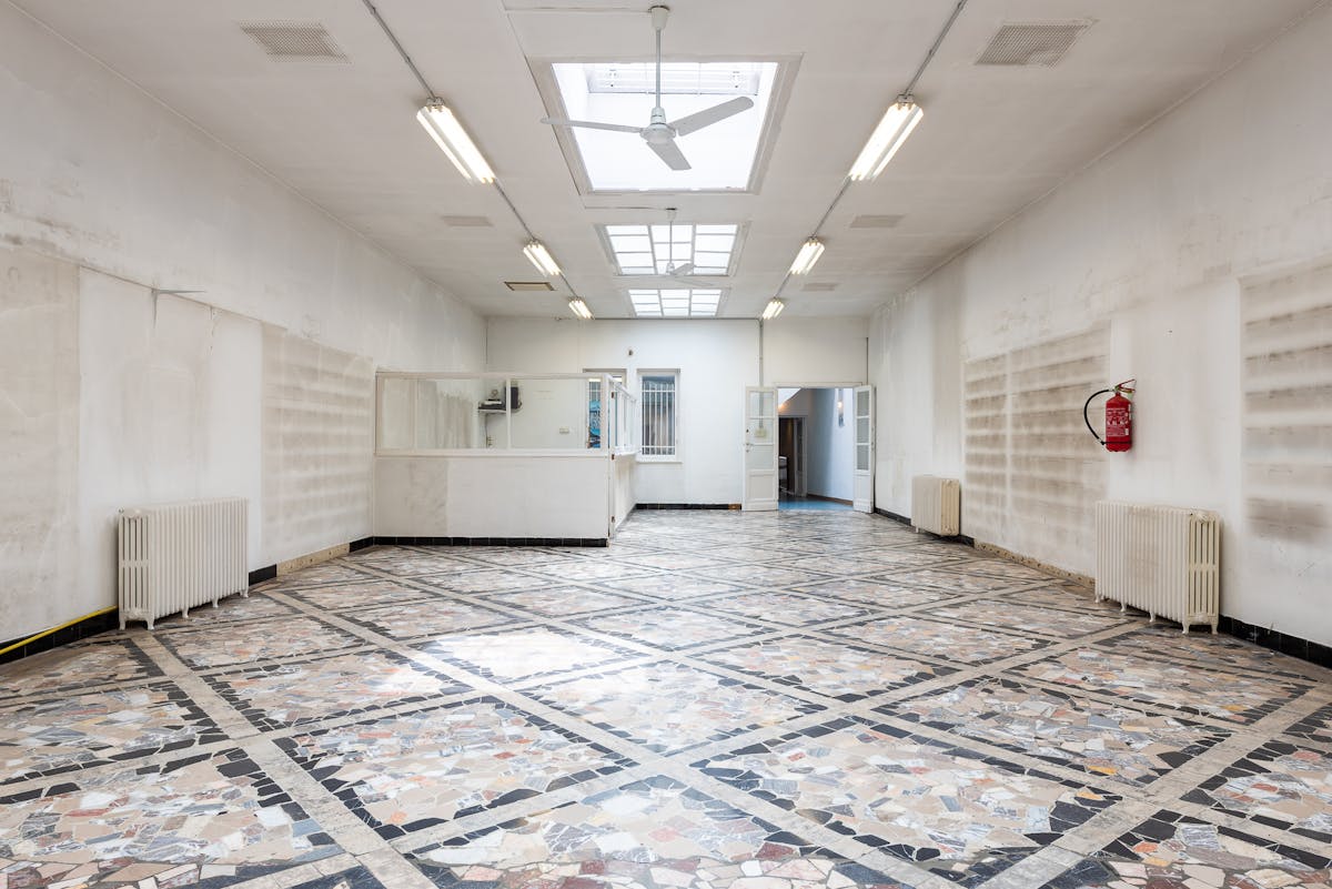 Gemengd gebouw nabij Zuidstation met vergunning - foto 3