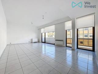 We Invest is trots u dit mooie appartement met 1 slaapkamer van 64 m² aan te bieden, ideaal gelegen nabij de Mettewielaan.Dit pand bestaat uit een...