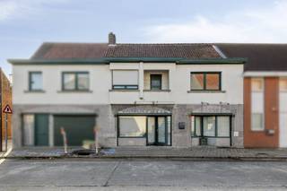 Ontdek dit veelzijdige huis met tal van mogelijkheden, gelegen in het hart van Desselgem. Het huis beschikt over 3 kamers, een atelier en...