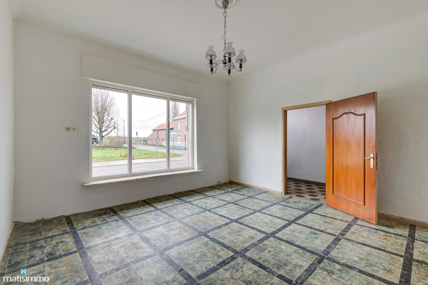 VERDER AF TE WERKEN HOEKWONING MET BINNENKOER EN GARAGE TE MOPERTINGEN - foto 4