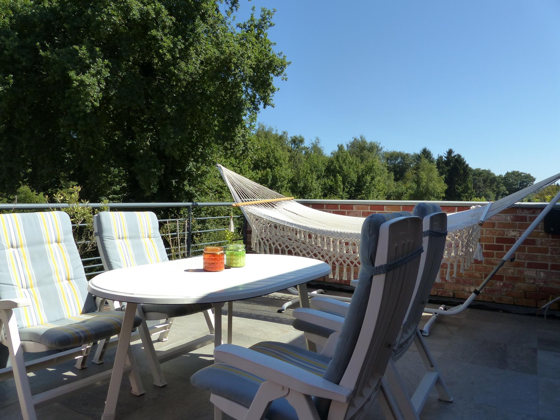 Appartement met 2 slaapkamers, ruim terras en autostaanplaats te OLV Olen ! - foto 2