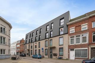 Dit moderne instapklare appartement (bouwjaar 2020 - APP. 2.02 / BUS 0201) is gelegen in hartje Lokeren.Hierbij de grote troeven:🌳 Charmant terras...